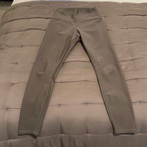Alo 7/8 Airlift Leggings in color Olive Branch